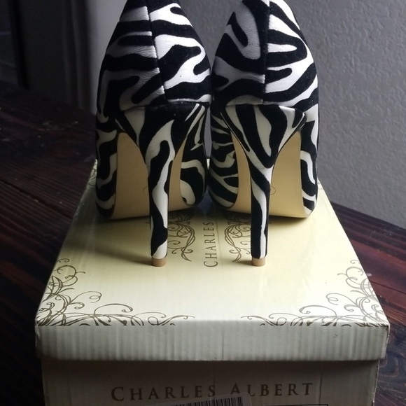 Charles Albert Zebra Print Heels  - Sz 8 - Picture 4 of 4